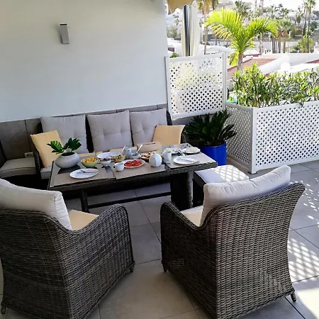 Sunny Terrace - Island Village Apartment *